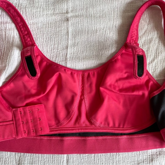Nike Dri Fit Swift Sports Bra - Picture 3 of 5
